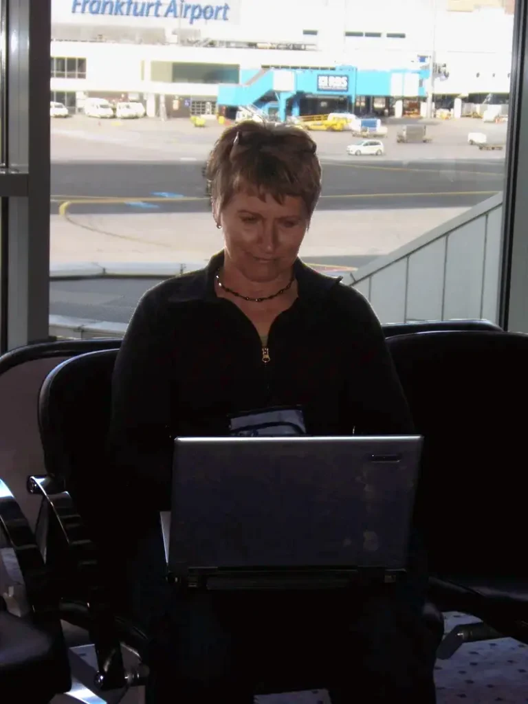 Grace Fox working in Frankfurt Airport